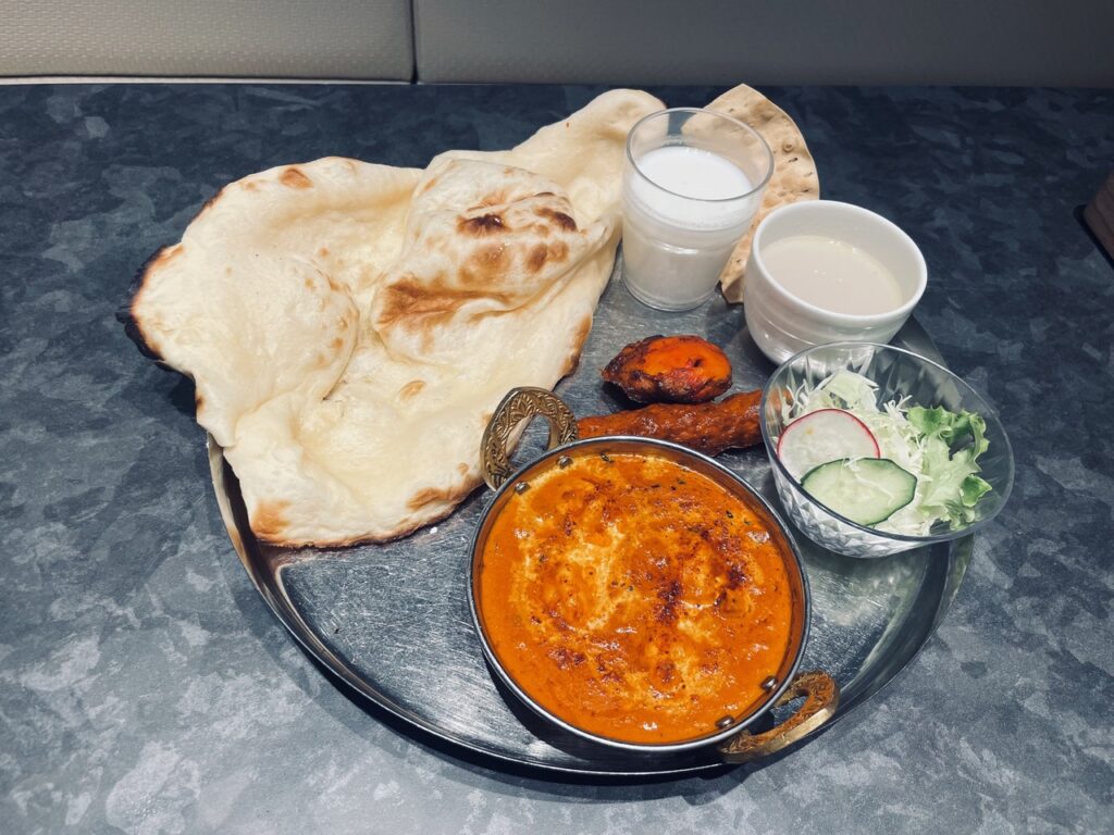【夏にぴったり！期間限定のホットカレー】