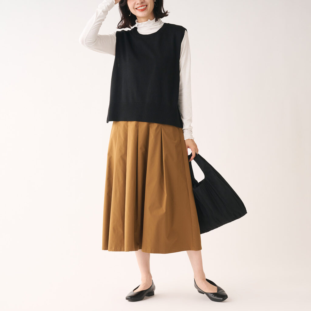 【夏から秋まで着まわせる！レイヤードで楽しむニットベストが登場】